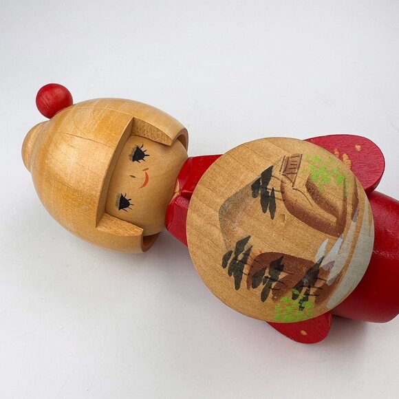 Vintage Japanese Creative KOKESHI Doll, unsigned Lrg Sleeve Red Kimono & Shield - Picture 5 of 6